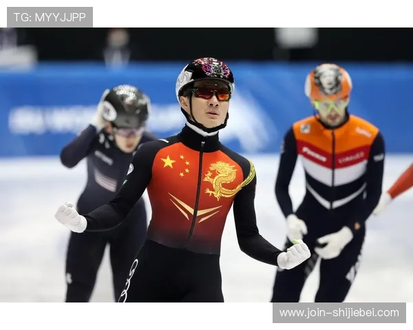 短道速滑世界杯赛场上的明星选手风采展示，见证他们的速度与技巧完美结合